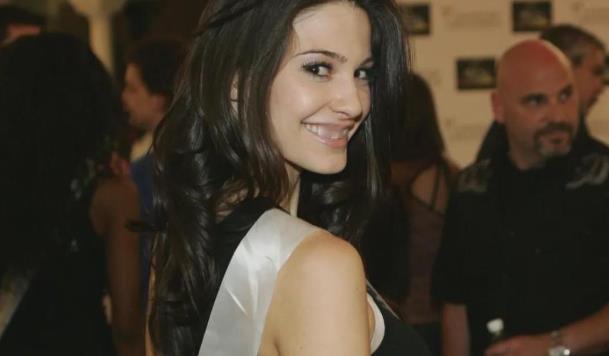 2015年，美国医生迎娶了一位美国选美冠军，婚后发现妻子与多人有染：竟涉