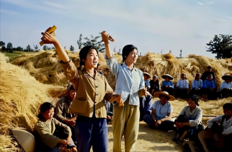 1972年，上海一对知青未婚生下孩子后，便抱给了老乡，临别时，女知青痛哭道：“1