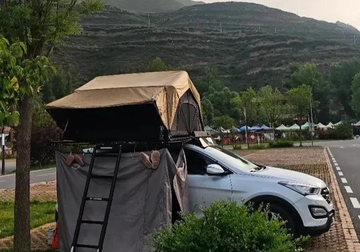 我就服我同事！一家三口去敦煌旅游，连酒店都不住，直接睡在车里，别人一趟旅游至少上
