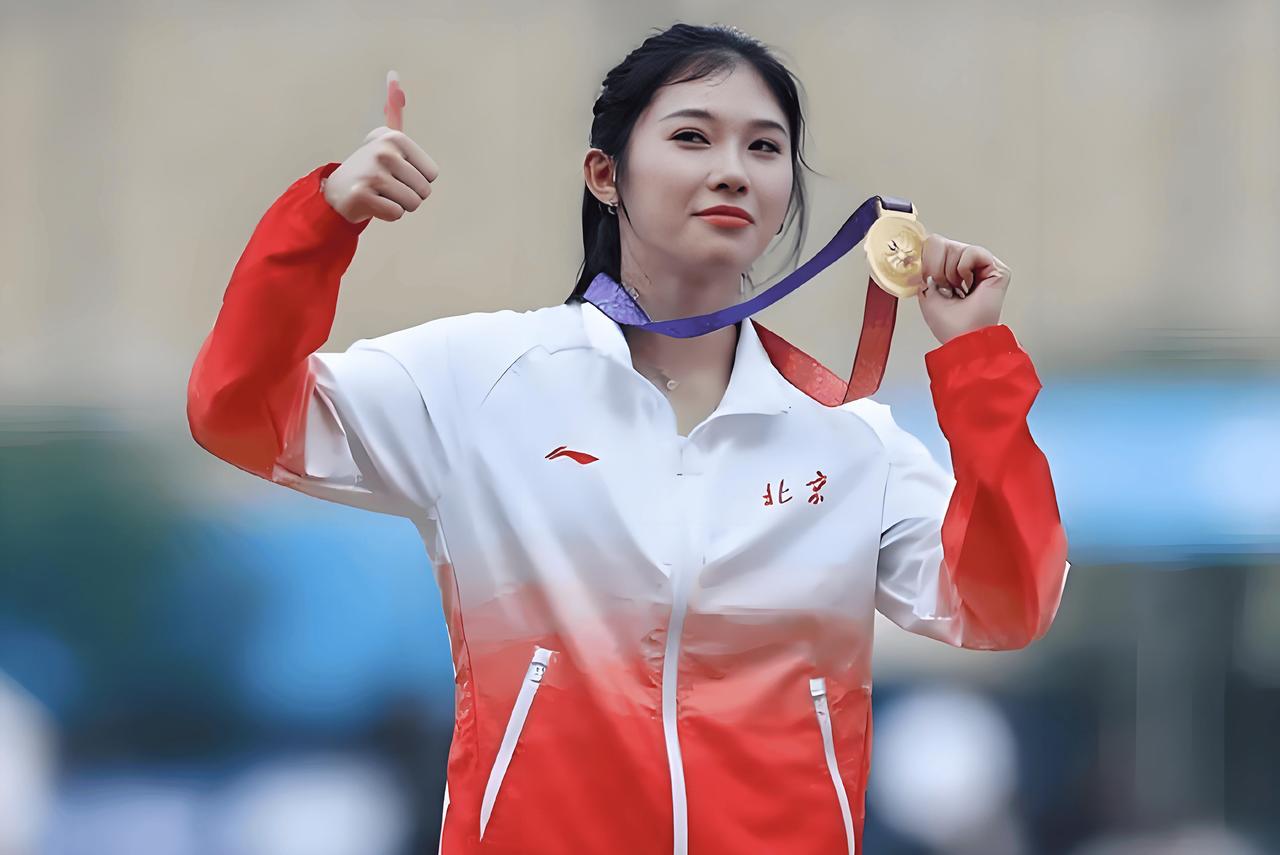 吴燕妮拍一条广告，够林雨薇跑十年比赛。这不是夸张，是2026年中国田径圈最残酷