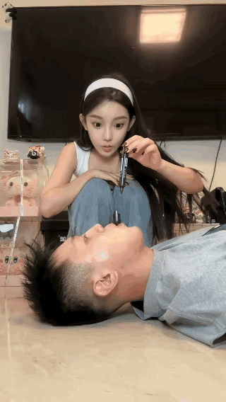 虽然理解这哥们的被逼无奈，可是也不能说这么离谱的瞎话啊！