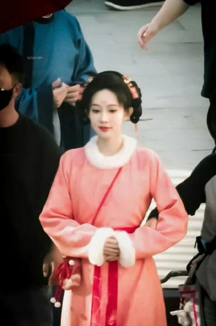 孟子义草莓大福哈哈哈，梦姐怎么这么可爱呀，这个造型都有点像吉祥物了