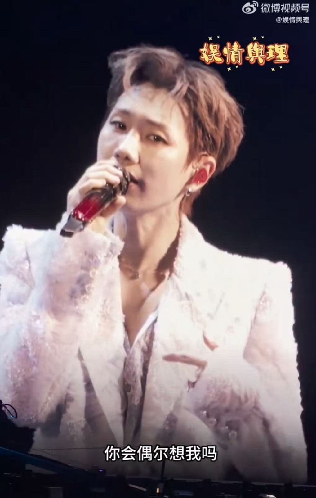 别给汪苏泷的嘴留档期别人需要编剧写稿，汪苏泷张嘴就是现成稿。他的幽默浑然天成，