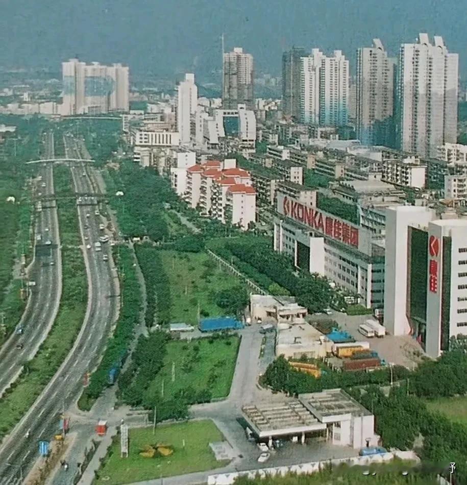历史老照片之1995年的深圳。90年代的深圳,经过了改革开放快20年的发展,已经