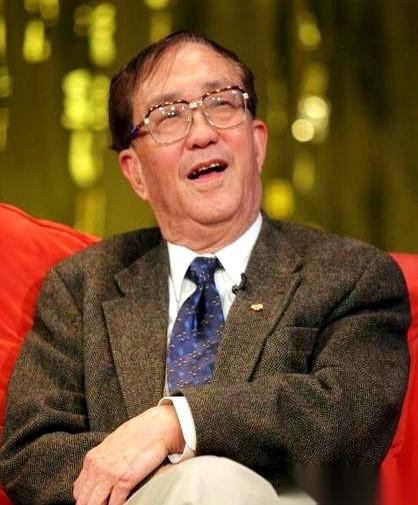 最让人受不了的是，那个家里唯一健康、扛起一切的儿子，自己得癌了，瞒着所有人，硬是