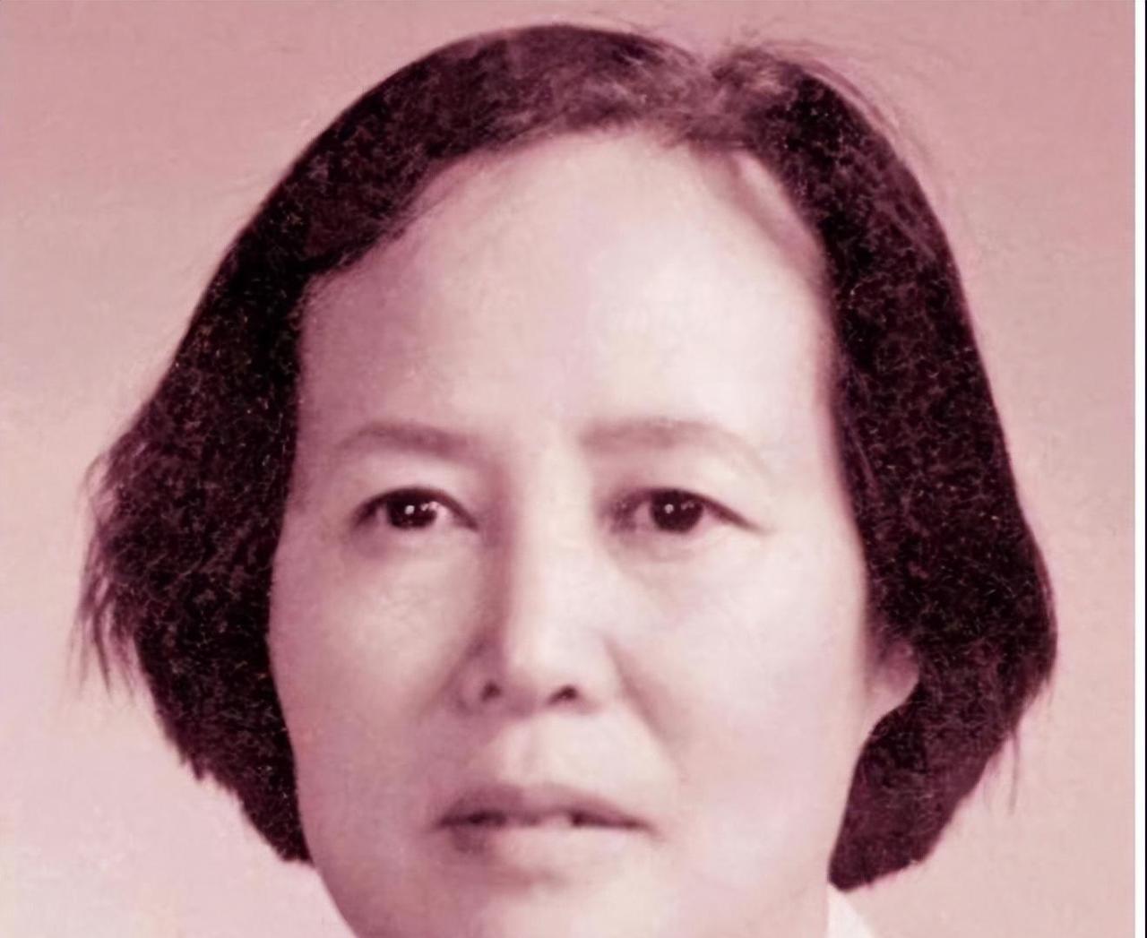1951年，傅作义长女傅冬菊秘密申请入朝，陈赓看完名单拍了桌子：“她要牺牲，比丢