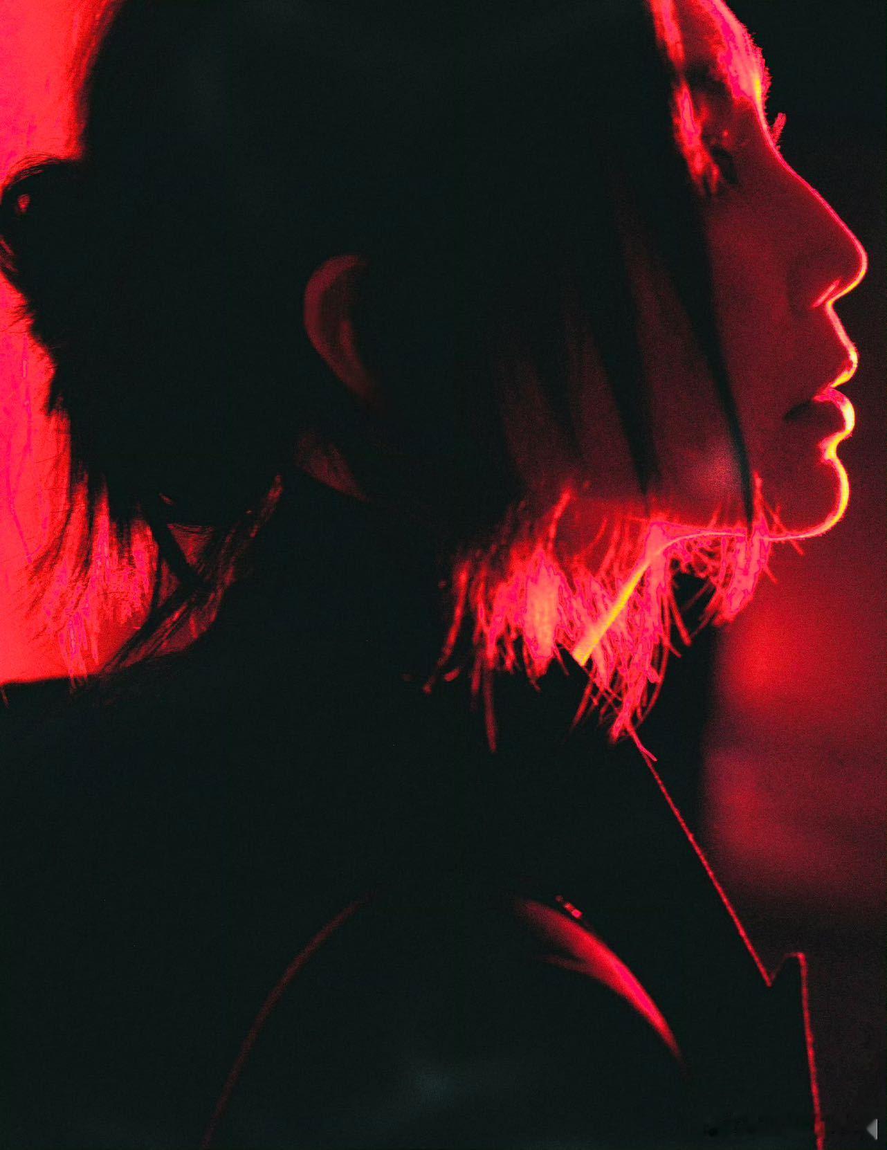 张曼玉61岁状态天哪！看到最近照片，张曼玉61岁状态还这么好！自然又舒展，眼神还