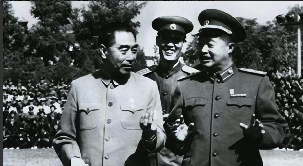 1964年，贺龙做东，请周恩来和陈毅吃饭。三个人刚走进餐厅。贺龙脸色突然
