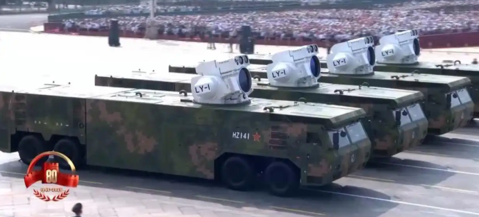 激光武器确实已经装备了！关光看这么大的家伙专门给激光武器供能，这背后的能效水
