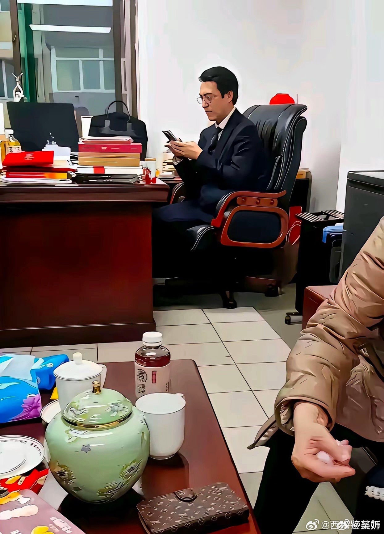 为什么体制内办公室总是喜欢用檀木的
