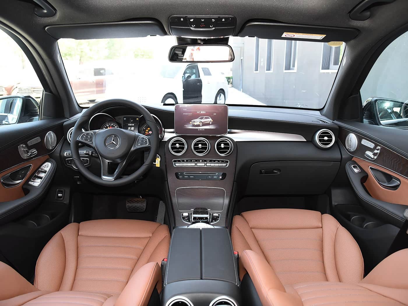 经过我一段时间的对奔驰二手车的研究，我发现奔驰车主流的E级还有GLC级，追求稳定