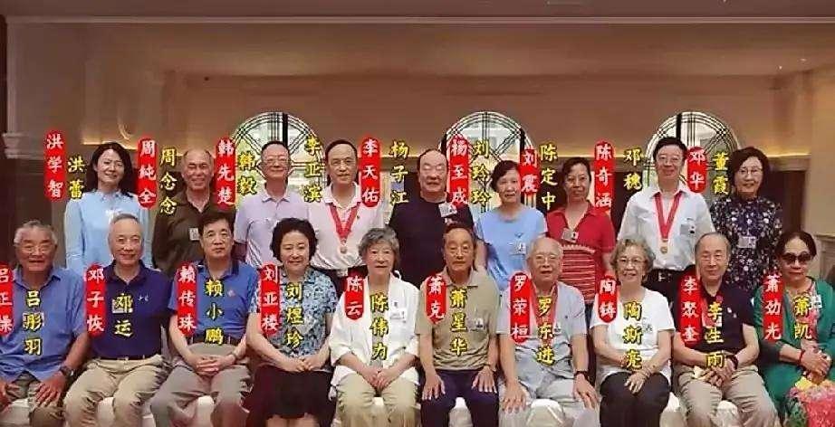 “四野后代联谊会”的大合影，共同点是父辈基本都是曾在战场上叱咤风云的四野高级将领