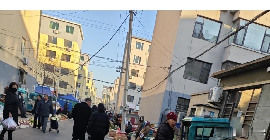 我家有个老破小，53平，实际使用面积71平。可商用，可民居，一楼临街，2013