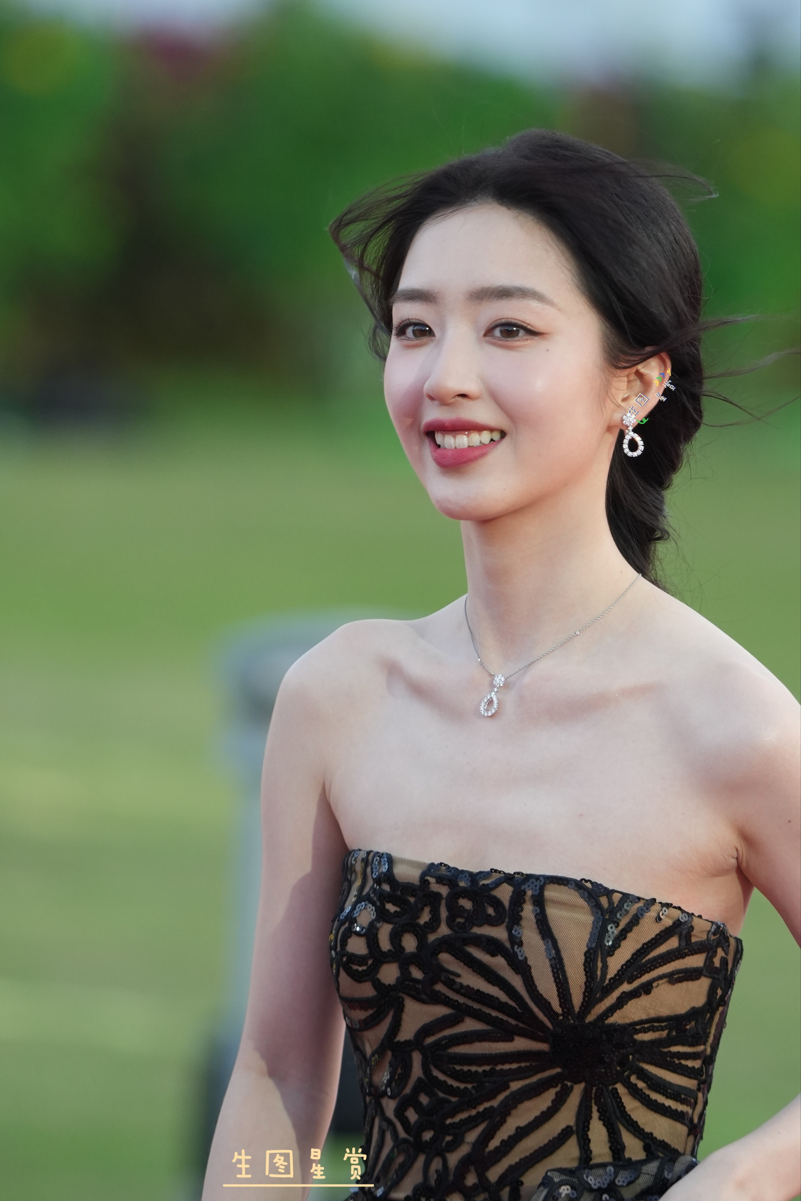 邓恩熙金鸡奖闭幕红毯青春活力美少女扑面而来的氧气感🍀