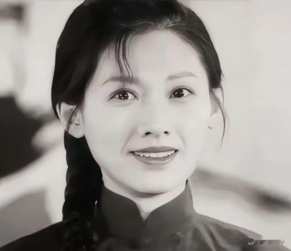 1973年，知青李广林让村姑张秀芹有了孕，他逃回北京告诉了父母，李父踢他两脚：