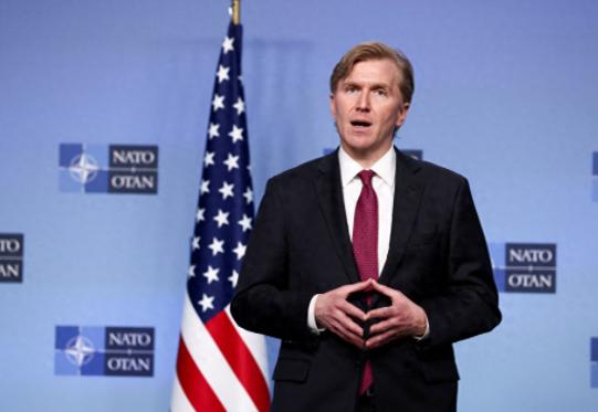 美突然调整对华措辞，一场对伊战争让特朗普明白，现在惹不起中国美以对伊朗发动军