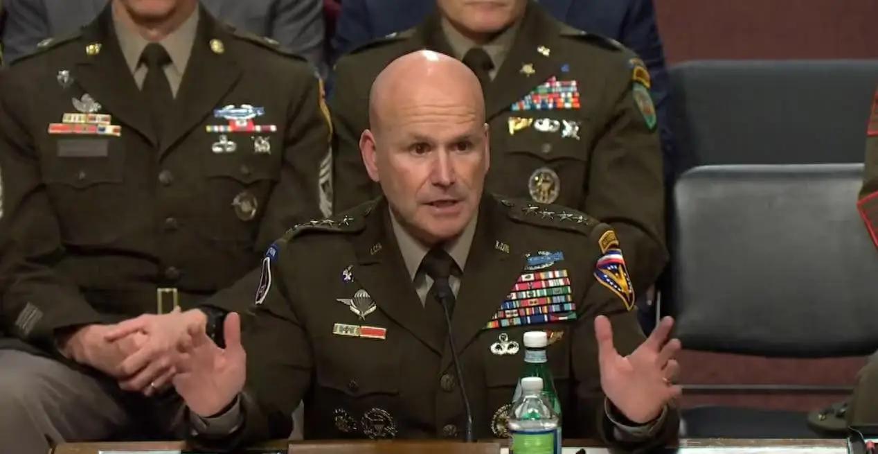 美军防长一边喊着要“热线沟通”，一边却死活不敢越雷池一步。很多人以为这是美国的“