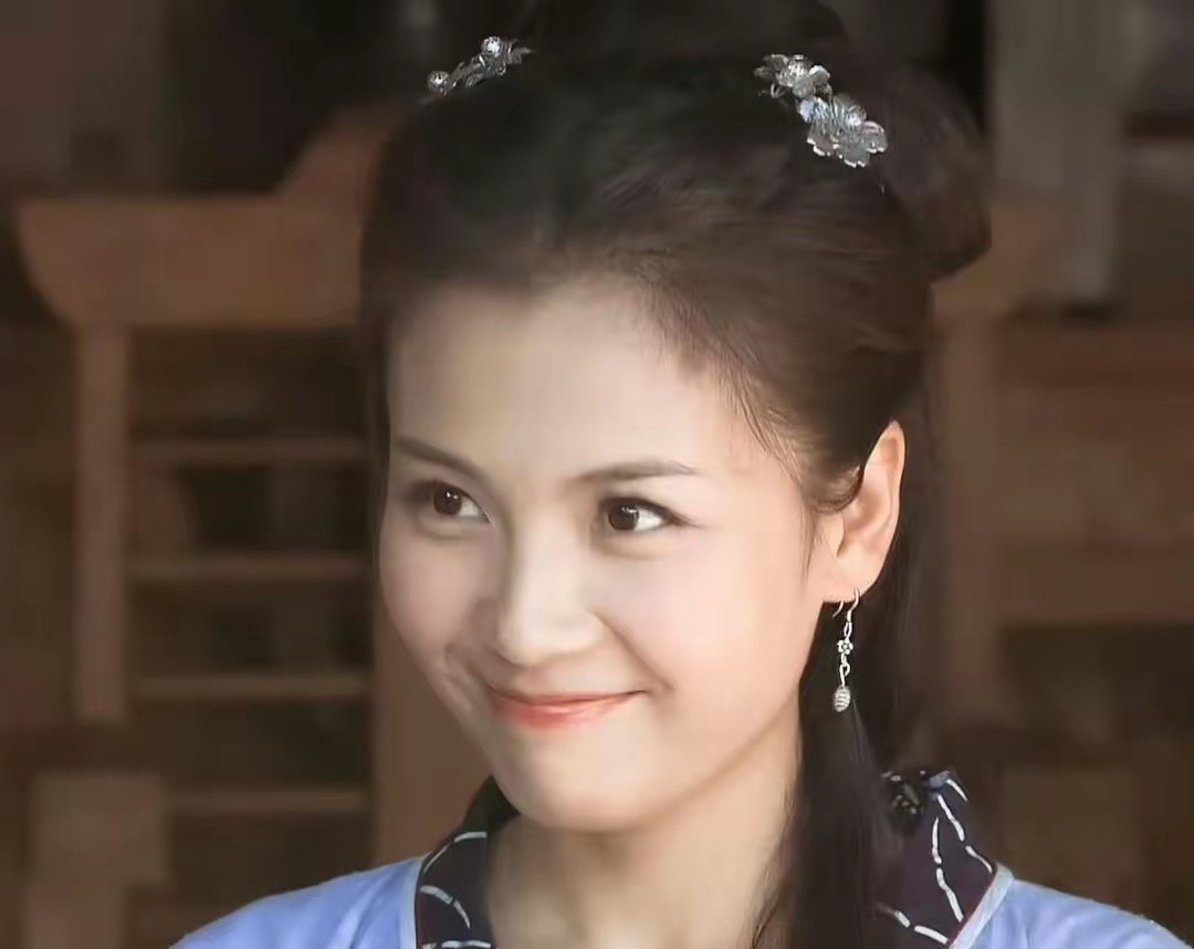 刘涛的一儿一女，王紫嫣和王子京都长这么大了。女儿上大学了，女儿漂亮，儿子帅气，一