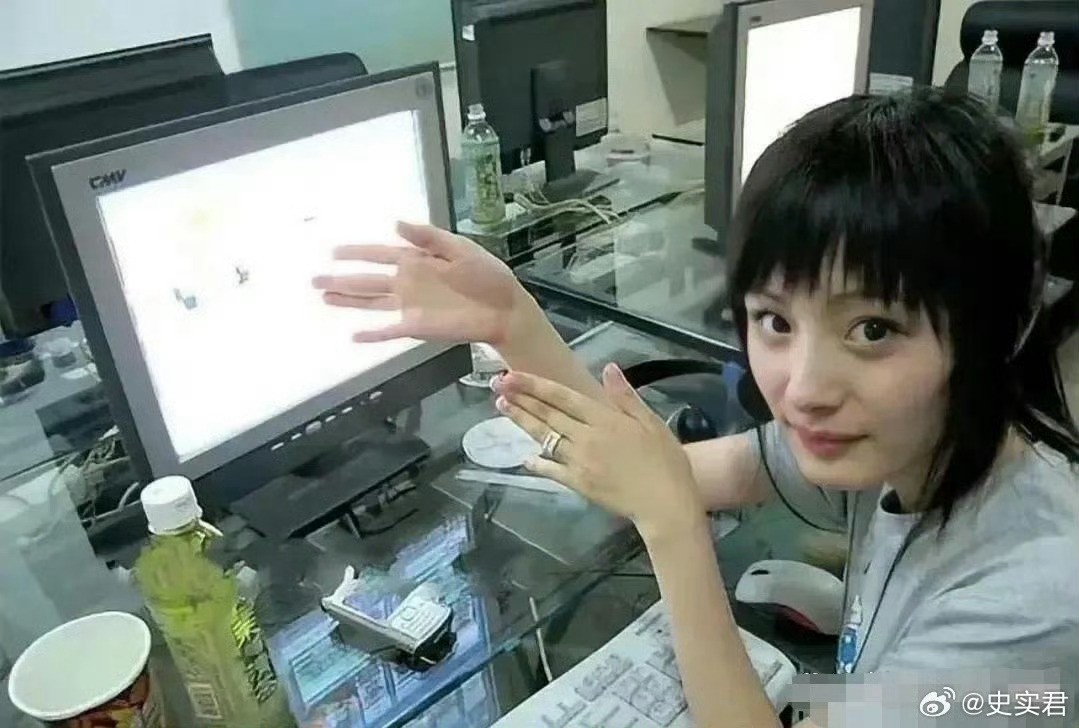 2007年，在网吧上网的杨幂​​​