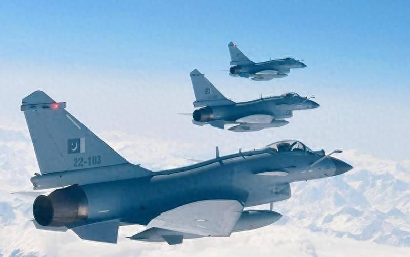 巴基斯坦硬核护住伊朗德黑兰领空3天，吓退以色列战机，伊朗抢下关键喘息期直接满血复