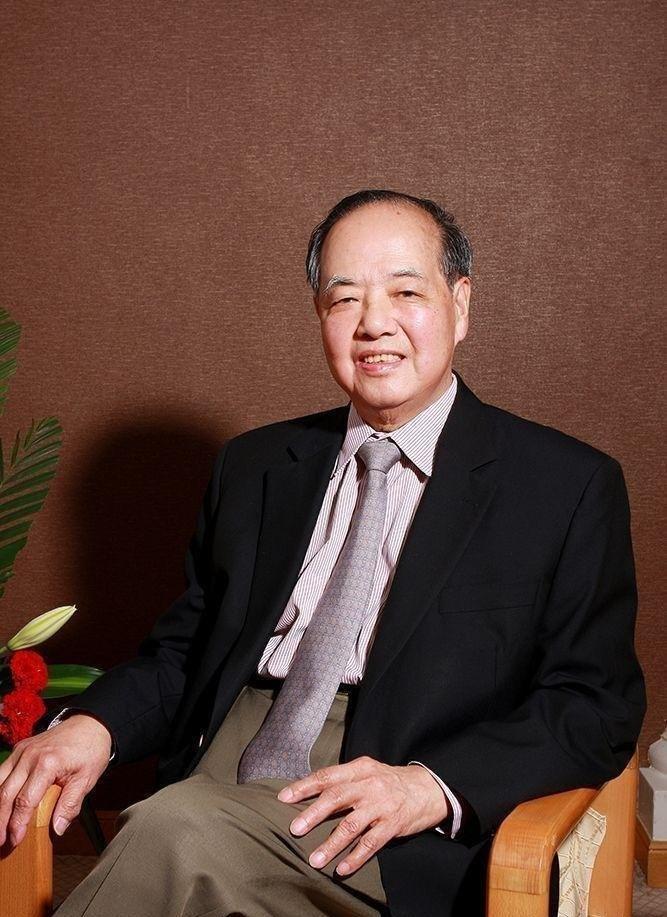 截至2025年，共有9位具有华裔身份或华人血统的学者获得诺贝尔科学类奖项，包括李