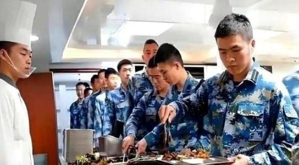 都说航母是吞金兽，到底有多夸张？就拿山东舰来说，每天光猪肉，就得整整24头摆