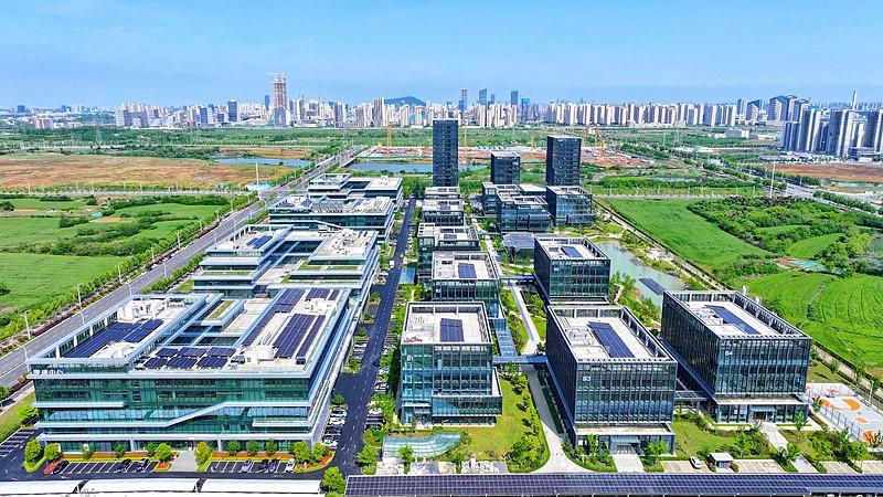 合肥这几年的发展路径其实已经把未来的方向摆得很清楚了。先攥紧手里最拿得出手的科