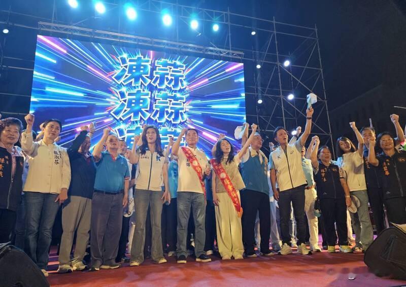 钟东锦竞选总部成立　郑丽文、柯文哲出席力挺苗栗县长钟东锦今晚（13日）举行竞