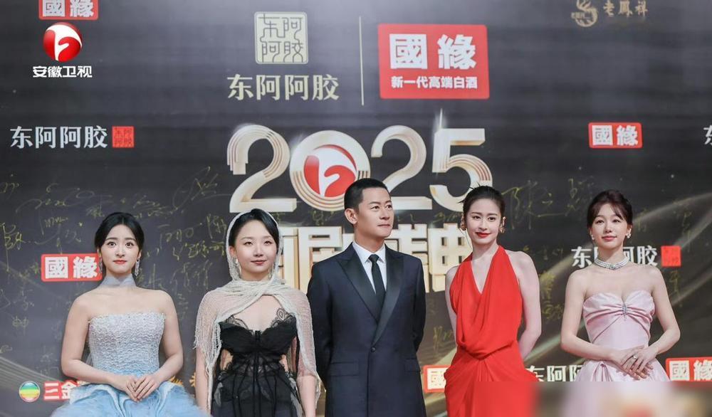 今年有30%的剧组消失了。你没看错。”比喊“Action”还溜。这哪