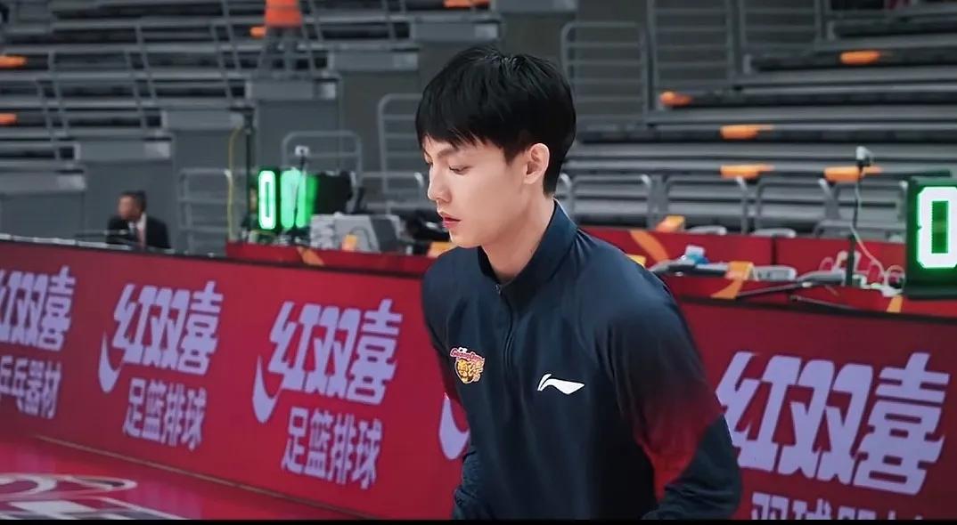 CBA全明星投票再过两天就结束了，球迷们再努力一把，争取投徐杰票王突破一百万票。