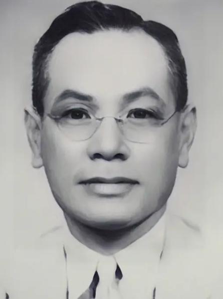 1951年，南京一座法庭上，一个快要被判死刑的男人突然高喊：