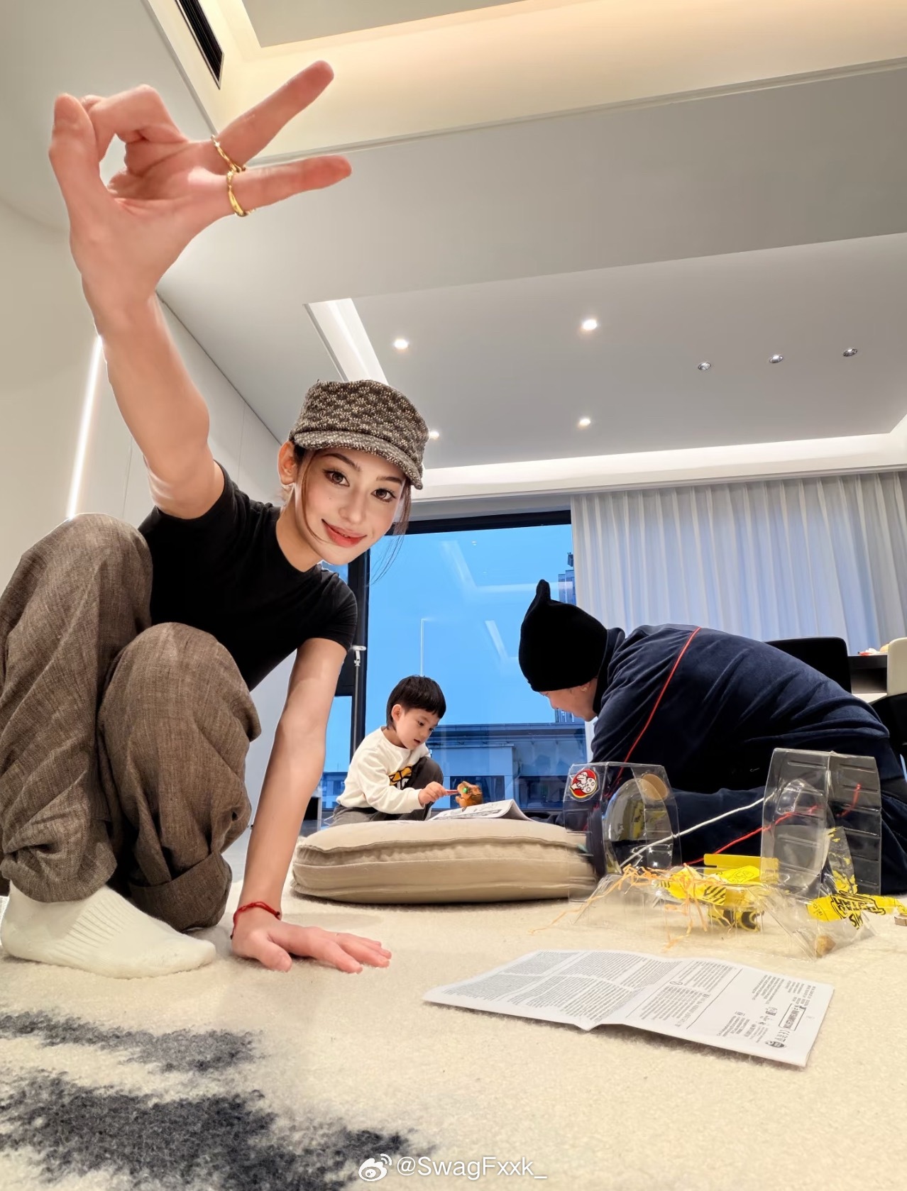 幸福！马思唯和小米一起带小孩“嗝嗝”[比心]马思唯​​​