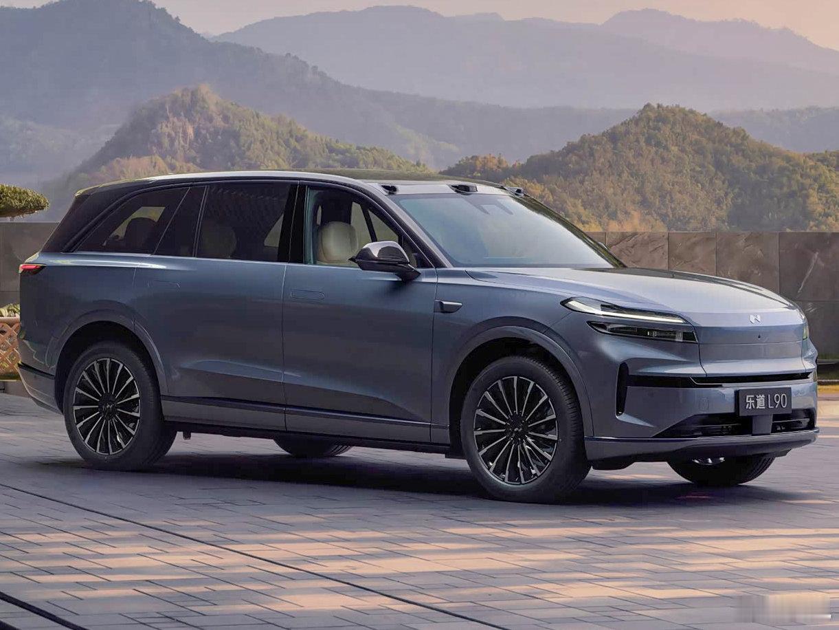 “五一”长途开车带家人朋友出去玩，下面这两台，你更想选换电还是增程？乐道L9