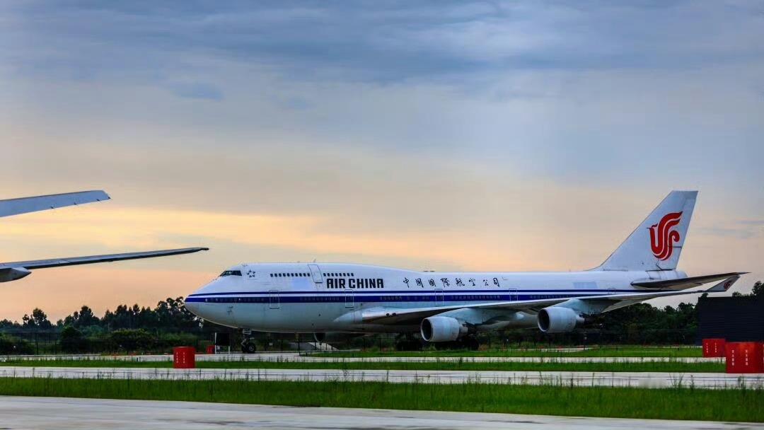国航B-2445波音747-400挂牌出售，底价7200万元。这飞机我以前经常