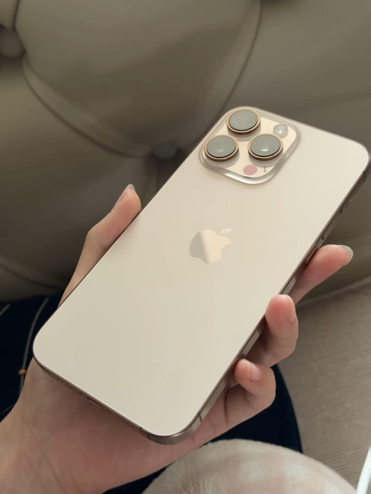 应该好多人现在依然在用iPhone16ProMax这台手机吧？[呲牙笑]202