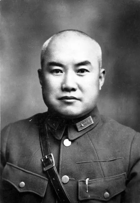 1948年10月30日，国民党中将周福成给蒋介石打电话说：”沈阳有几个月的粮食储