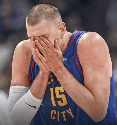 被大火收汁了！约基奇+默里，第四节合计12中2，仅得4分！更搞笑的是，这场