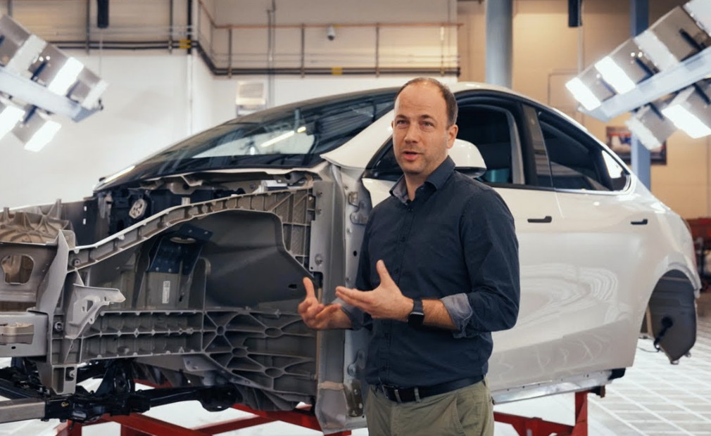 Model3有可能推Plaid版特斯拉车辆工程副总裁LarsMoravy在做