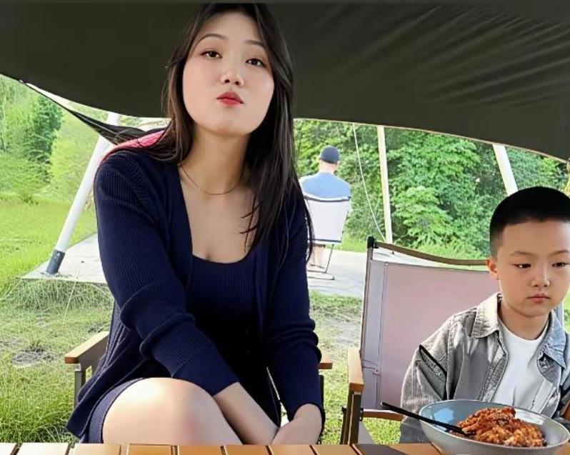 上周五表弟去相亲，刚坐下人直接懵了。女方不光自己赴约，身边还领着个六岁小男孩。表