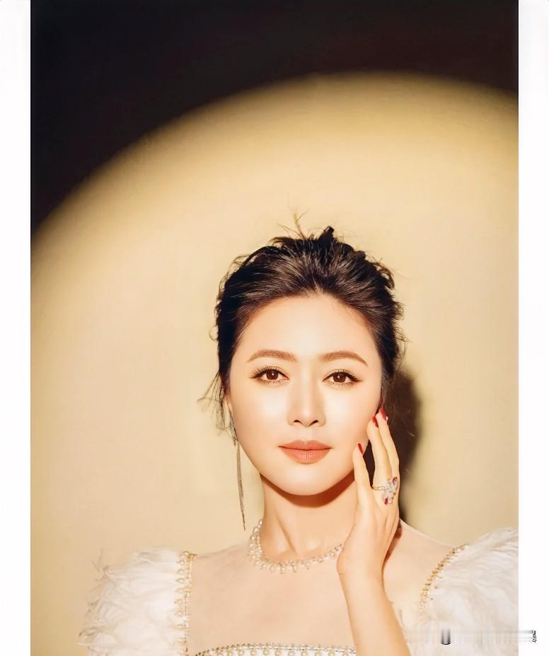 一觉醒来田海蓉沉默了为了新电影《火种》真是把“急功近利”写在脸上了！20