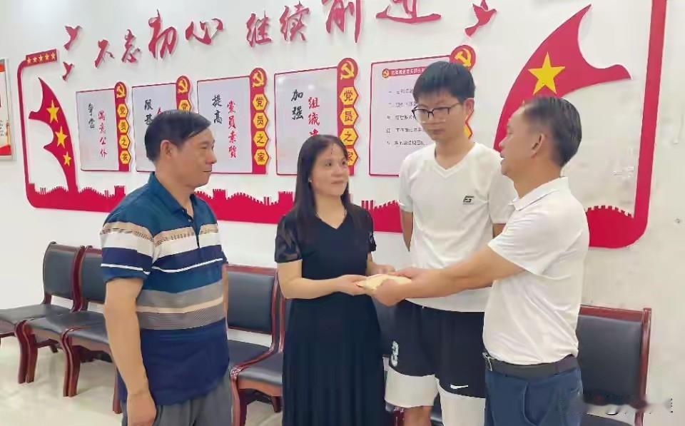 谁来为她的善举护航？8月23日，湖南一老人感觉身体不舒服，进入棋牌室休息晕倒，店