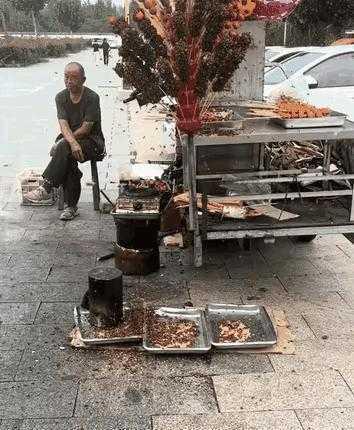 大爷回家吧，不会有人来的！