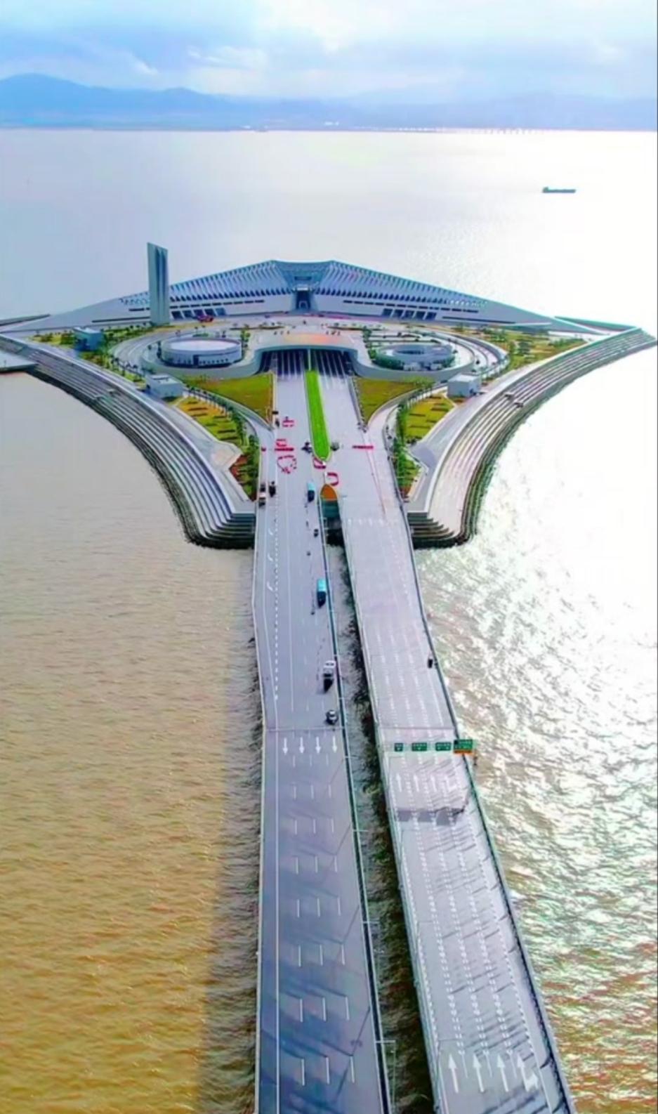 全球十大最长跨海大桥1. 港珠澳大桥｜中国｜全长55km｜2018通车桥