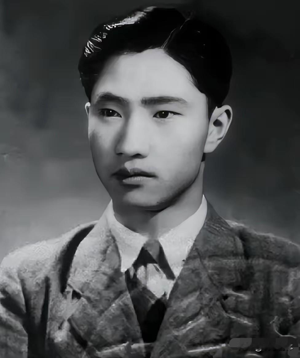 2008年，中央通知去台湾领父亲骨灰，儿子坚定拒绝：他是叛徒​​2008年，