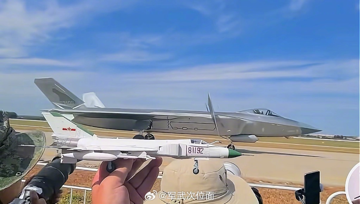 这么看歼-20和歼-8II的侧面还真是有几分相似翱翔长空空军航空开放活动​​​