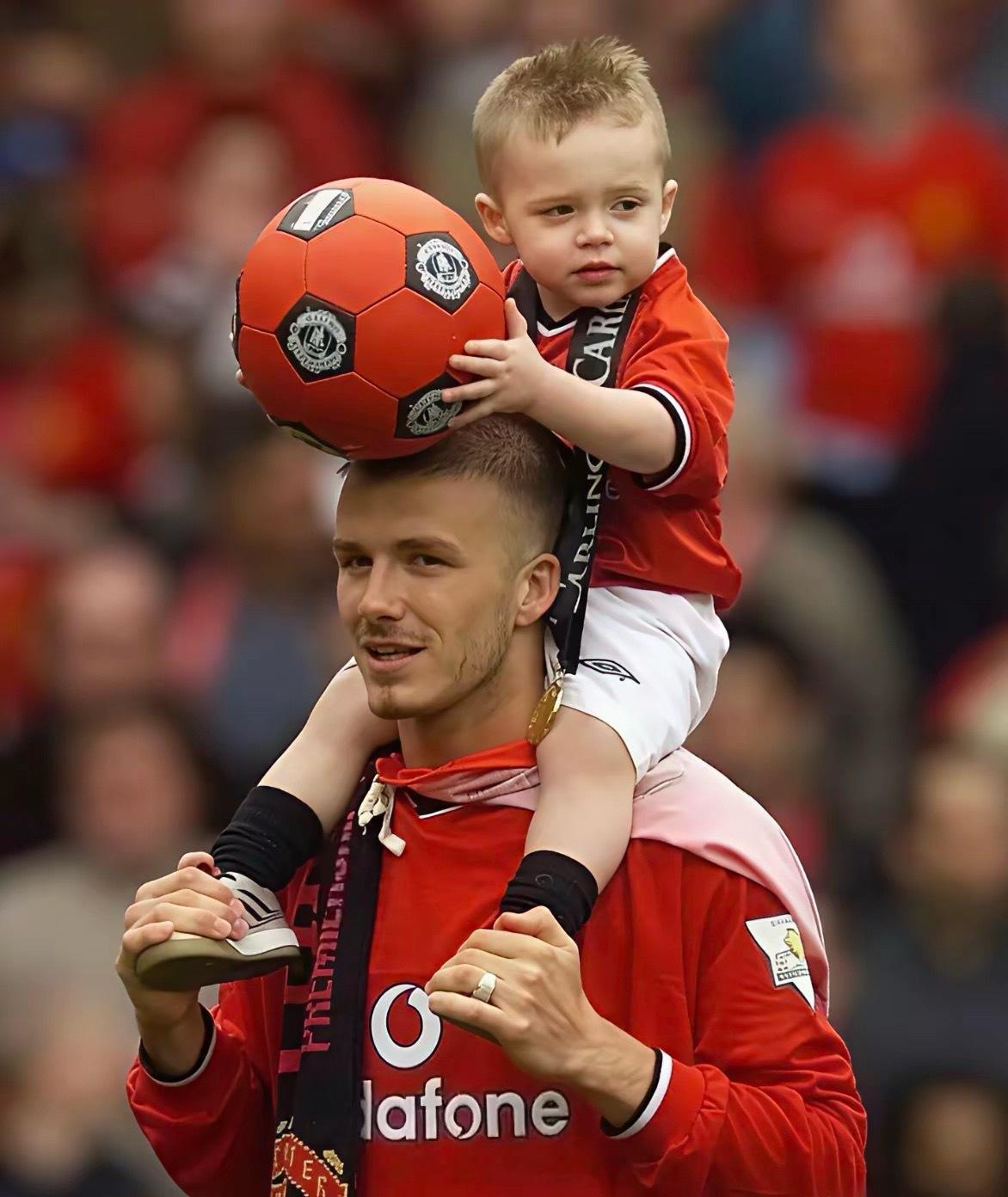 父母与子女就是一场渐行渐远这几日看到贝克汉姆夫妇的长子对他们的控诉，再看他幼时，