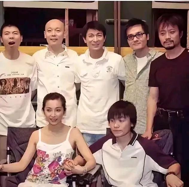这张老照片除了刘德华你还能认出几位来？影星旧照经典明星照共赏