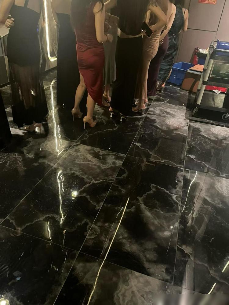 兄弟你要是来重庆玩战袍场，可能会瞬间理解周瑜那句“既生瑜，何生亮”——你玩过一次