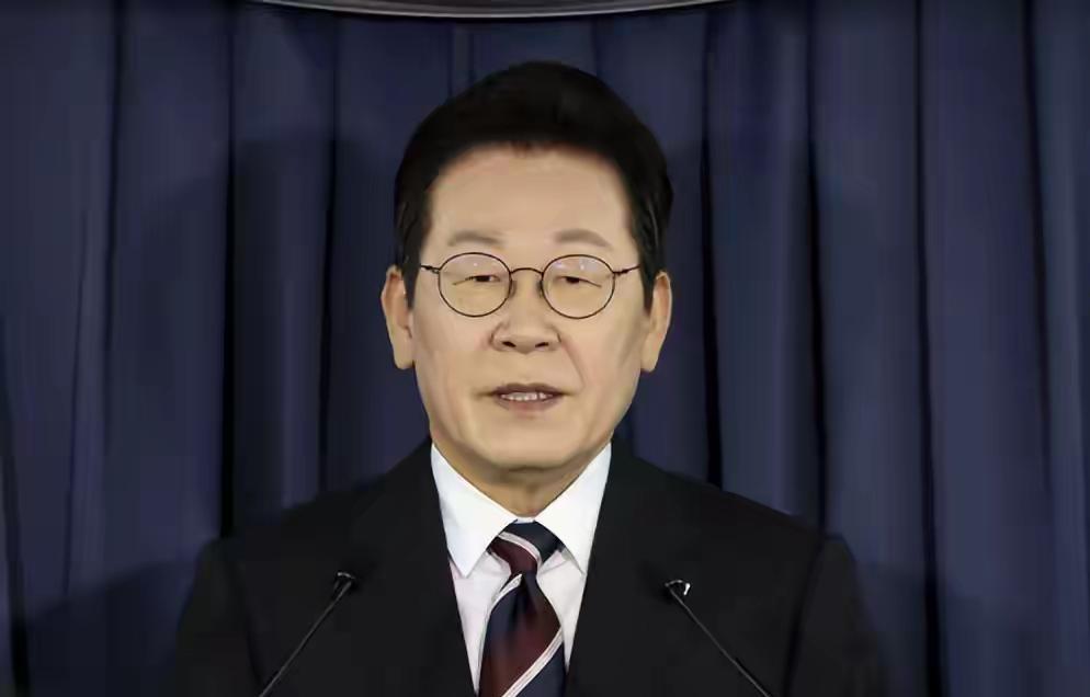 就在刚刚韩国突然宣布了！韩国政府8月29日召开国务会议审议并通过2026财年
