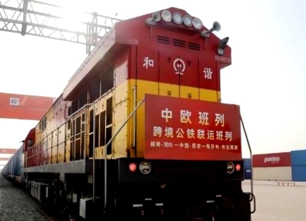 “中国人真搞笑，搞这种赔本买卖。”2011年，第一趟“渝新欧”刚开出来，美国媒